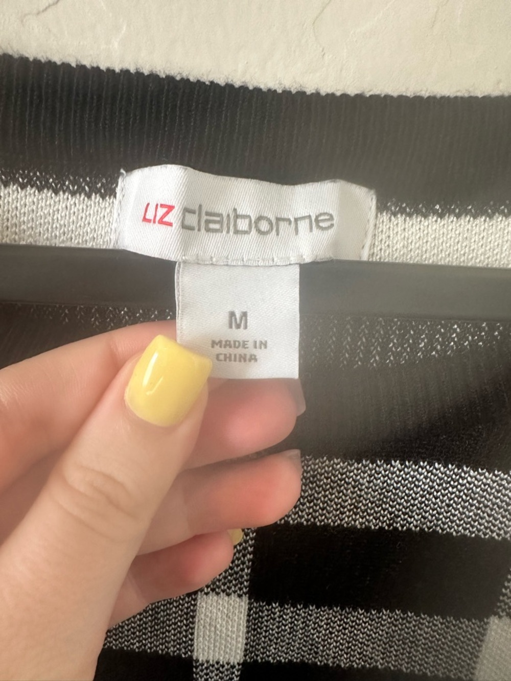 Liz Claiborne Black and White Plaid Knit Top - Picture 3 of 3